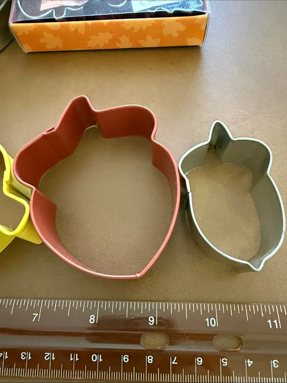 Autumn Leaf Cutters: 2 large leaves, 2 acorns, 2 sets of 6 each minis